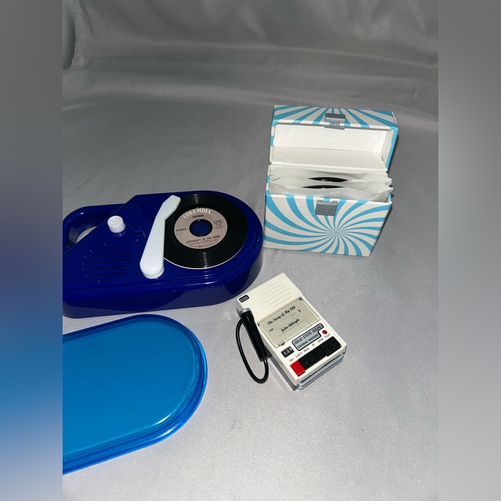 American girl Julie sound/recording Tape Recorder ,Record Player, 3 Records case - Picture 2 of 12
